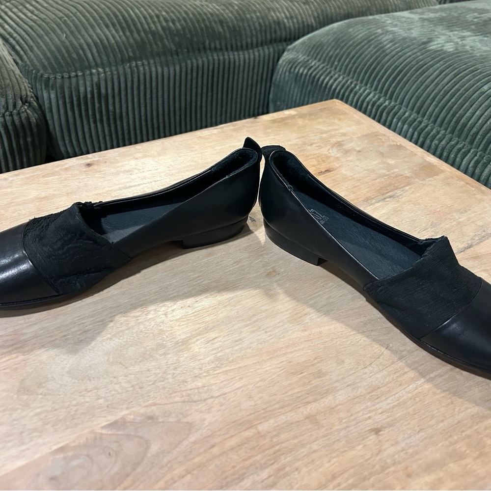 Miz Mooz | Distressed Black Leather Flats | Women’s 40/9-9.5 - Picture 3 of 11